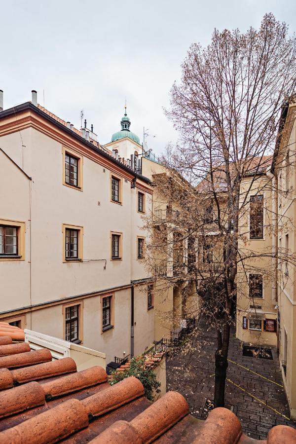U Cerneho Medveda- At The Black Bear Apartamento Praga Exterior foto
